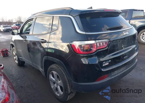 2018 Jeep Compass Latitude z USA, uszkodzony, nr VIN 3C4NJDBB1JT201628